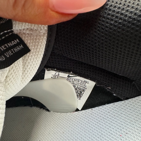 Nike Dunk Low Black and White - Picture 8 of 10